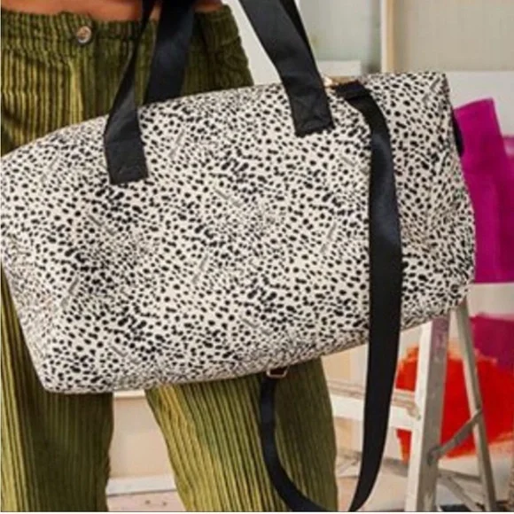 Chic Mali + Lili Black and Cream Textured Tote Bag - Picture 4 of 8